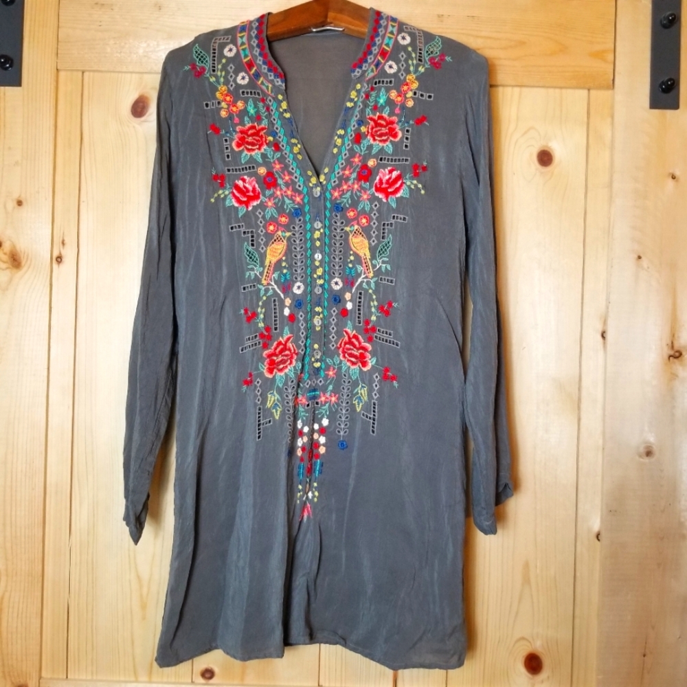 Johnny Was Floral Bird Embroidered Button Front V-Neck Tab Sleeve Tunic